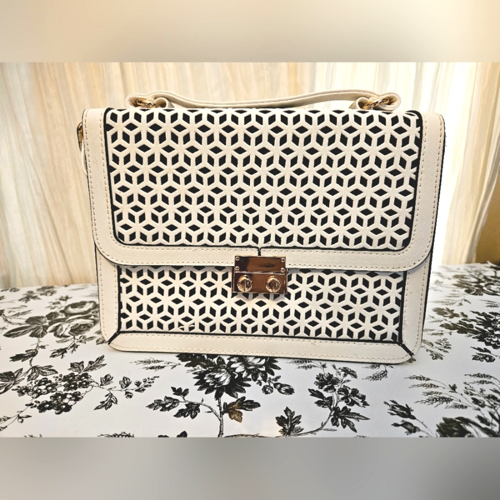 White Geometric Pattern Square Crossbody Purse - image 5